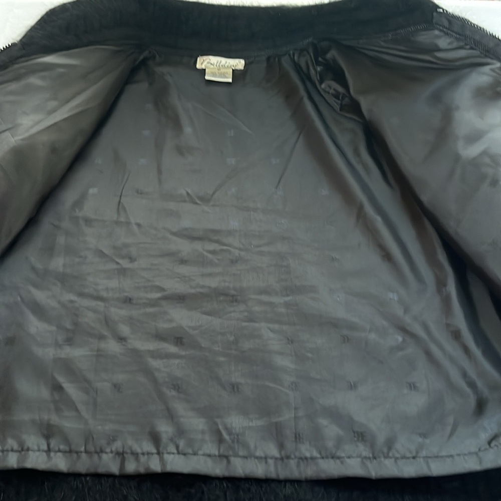 Stunning angora jacket with mink inserts set in front of jacket. Zippered & warm - Picture 4 of 8